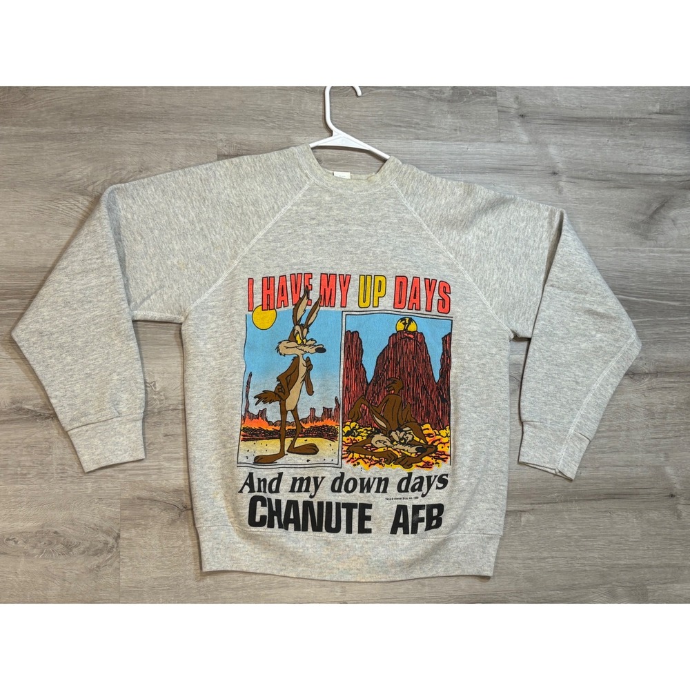 Artex‎ Wile E. Coyote Sweatshirt Chanute AFB Graphic Crewneck Vintage M
